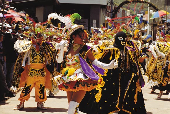 La Fiesta de la Candelaria: Mezcla de danza, color y Mística
