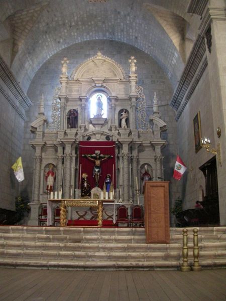 La Catedral de Puno presenta una arquitectura Barroco español