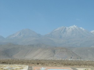 El Volcán Chachani junto con el Misti y El Pichu Pichu son maravillas de Arequipa.