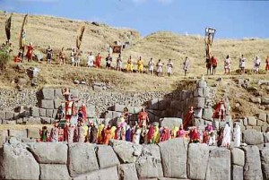 El Inti Raymi atrae a muchos turistas.