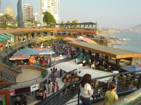Larcomar es uno de los centros comerciales mas visitados de Lima